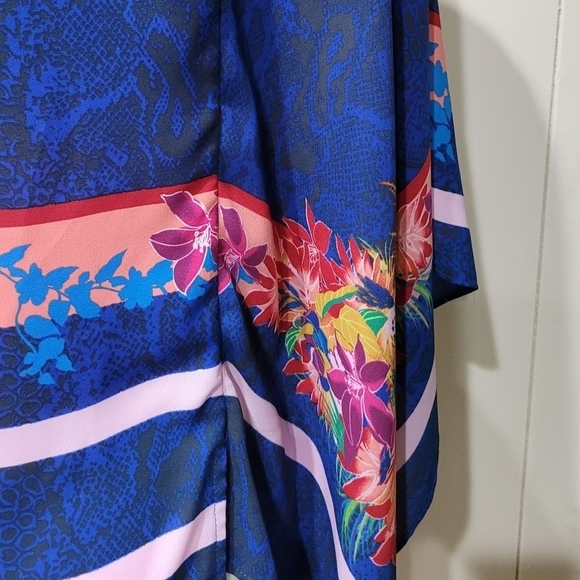 BCBGMAXAZRIA Kei Scarf Print Poncho top Slip on blouse Women Sz XS/S - Picture 9 of 12